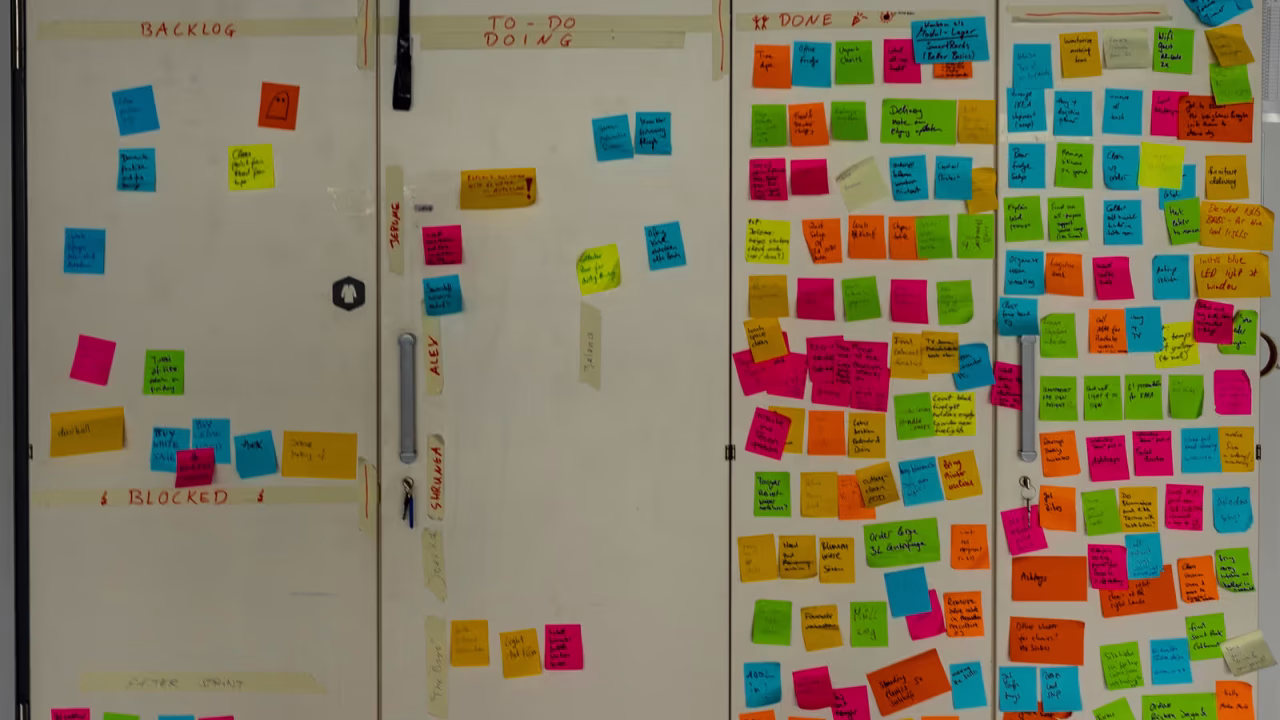 62b3ddeea7c7411fe52315ad_SLALAB_grossaufnahmen_de-5276