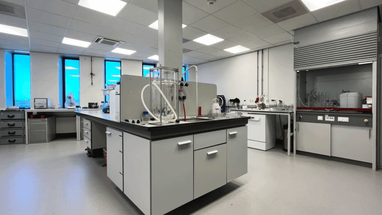 643ea3e171521cae2d87f7fa_SLA_Farmless_Lab202b-1024x768