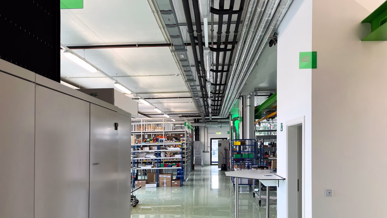 Entrance2-ezgif.com-jpg-to-avif-converter