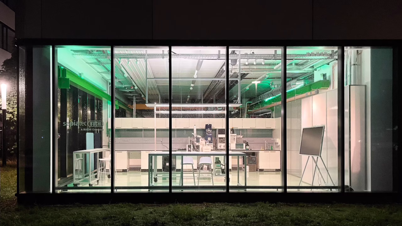 Showroom-Night-Exterior-1-ezgif.com-jpg-to-avif-converter