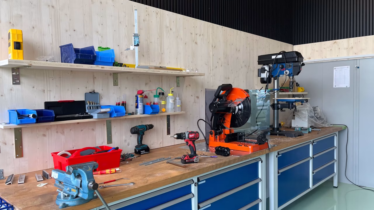 Workshop-ezgif.com-jpg-to-avif-converter