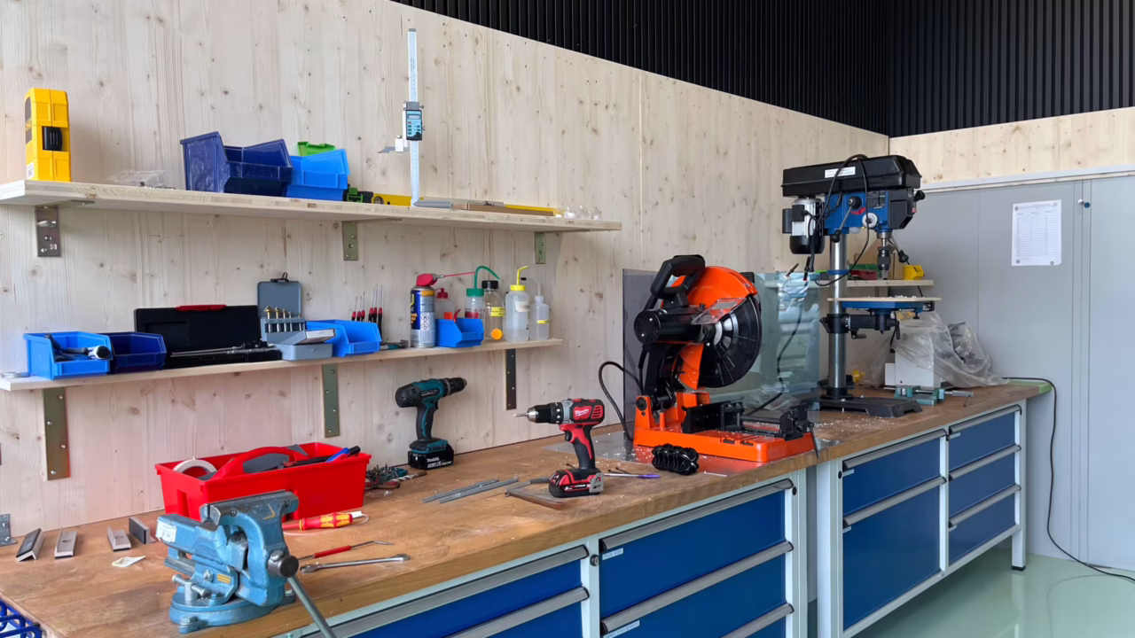 Workshop-ezgif.com-jpg-to-avif-converter